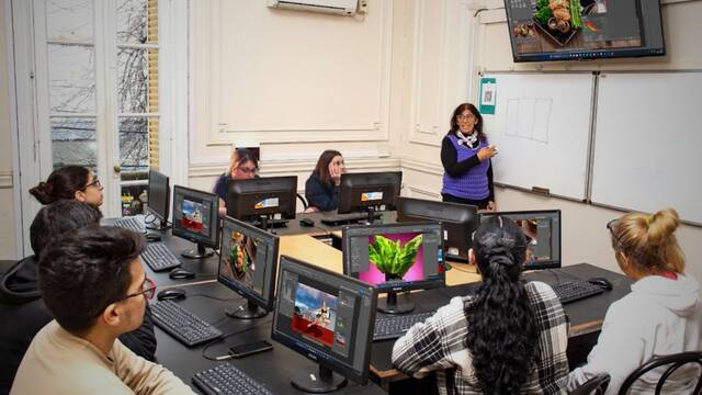Clase de edición audiovisual con Adobe Premiere en el CFP 29°