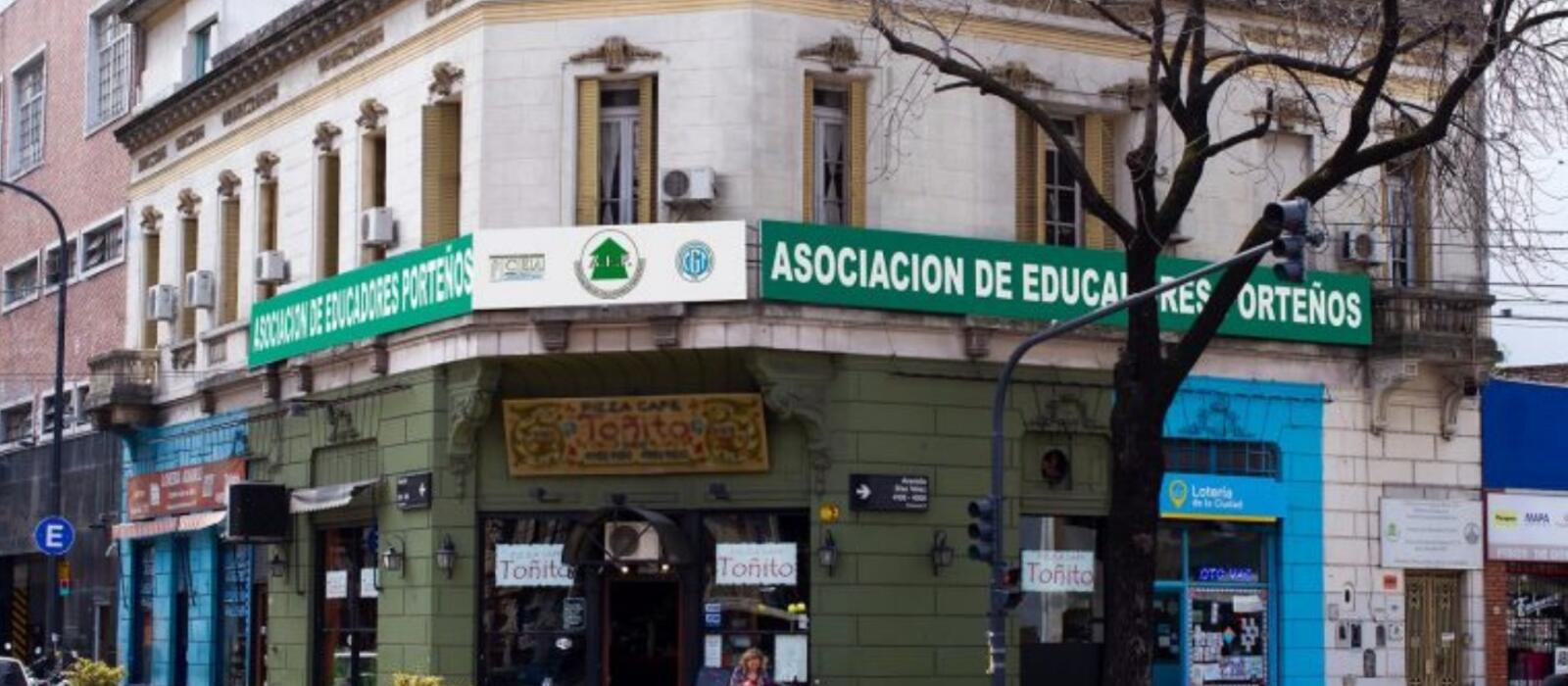 Fachada de la Asociación de Educadores Porteños, sede del CFP 29°